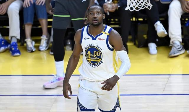 开云官方网站-一夜3大消息！湖人补强新目标，快船迎重大利好，实力榜更新