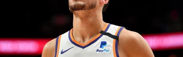 开云官方-最后一战显青涩！首次季后赛之旅布克无需垂头