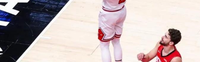 开云直播平台-火箭首发变阵！29岁射手遭弃用，底薪大闸重回先发，效果立竿见影