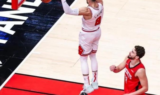 开云直播平台-火箭首发变阵！29岁射手遭弃用，底薪大闸重回先发，效果立竿见影